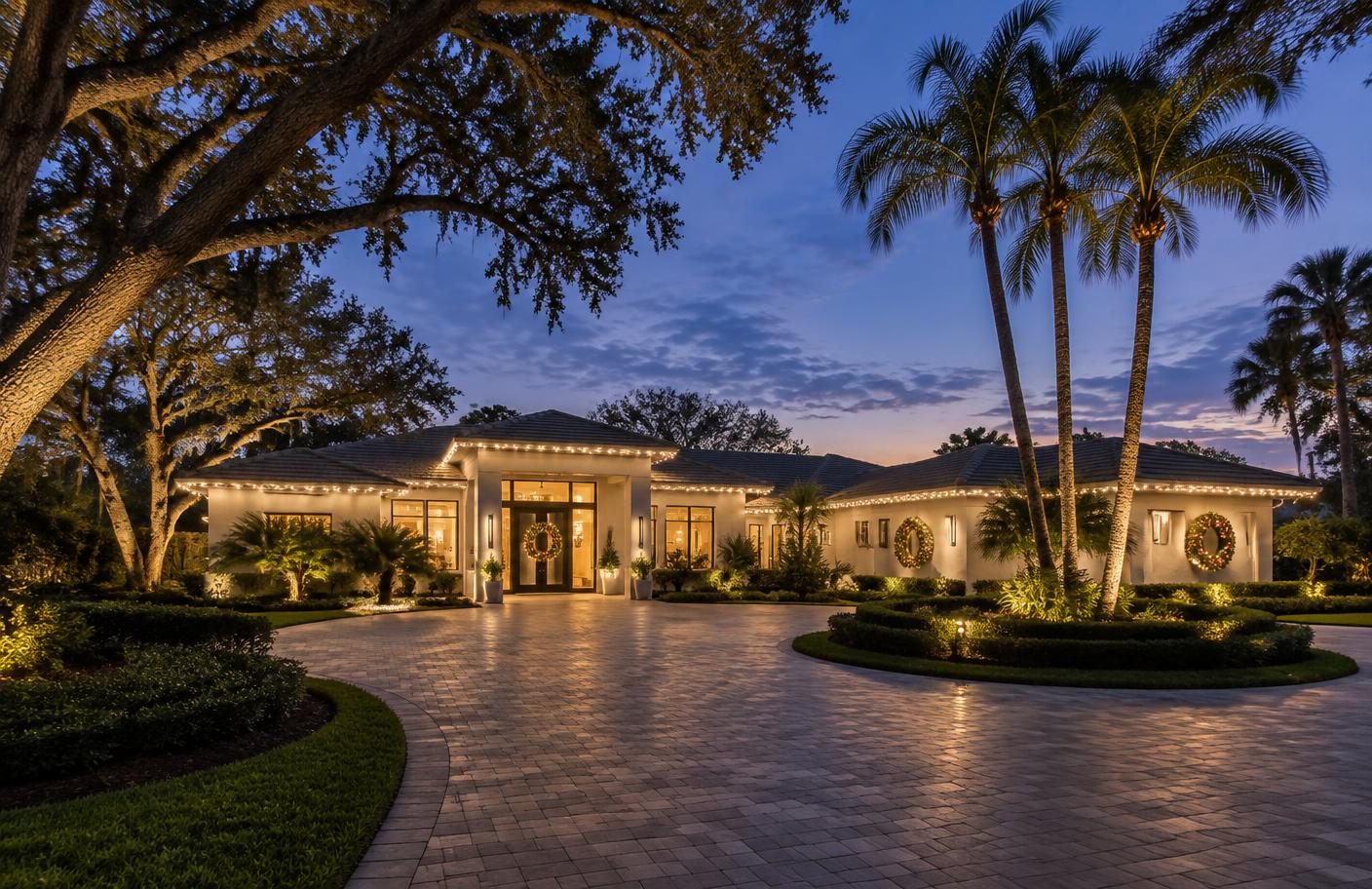 Wide single-story Orlando ranch home with Christmas roofline lights